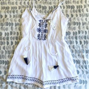 NWT Francesca’s Medium white boho romper
